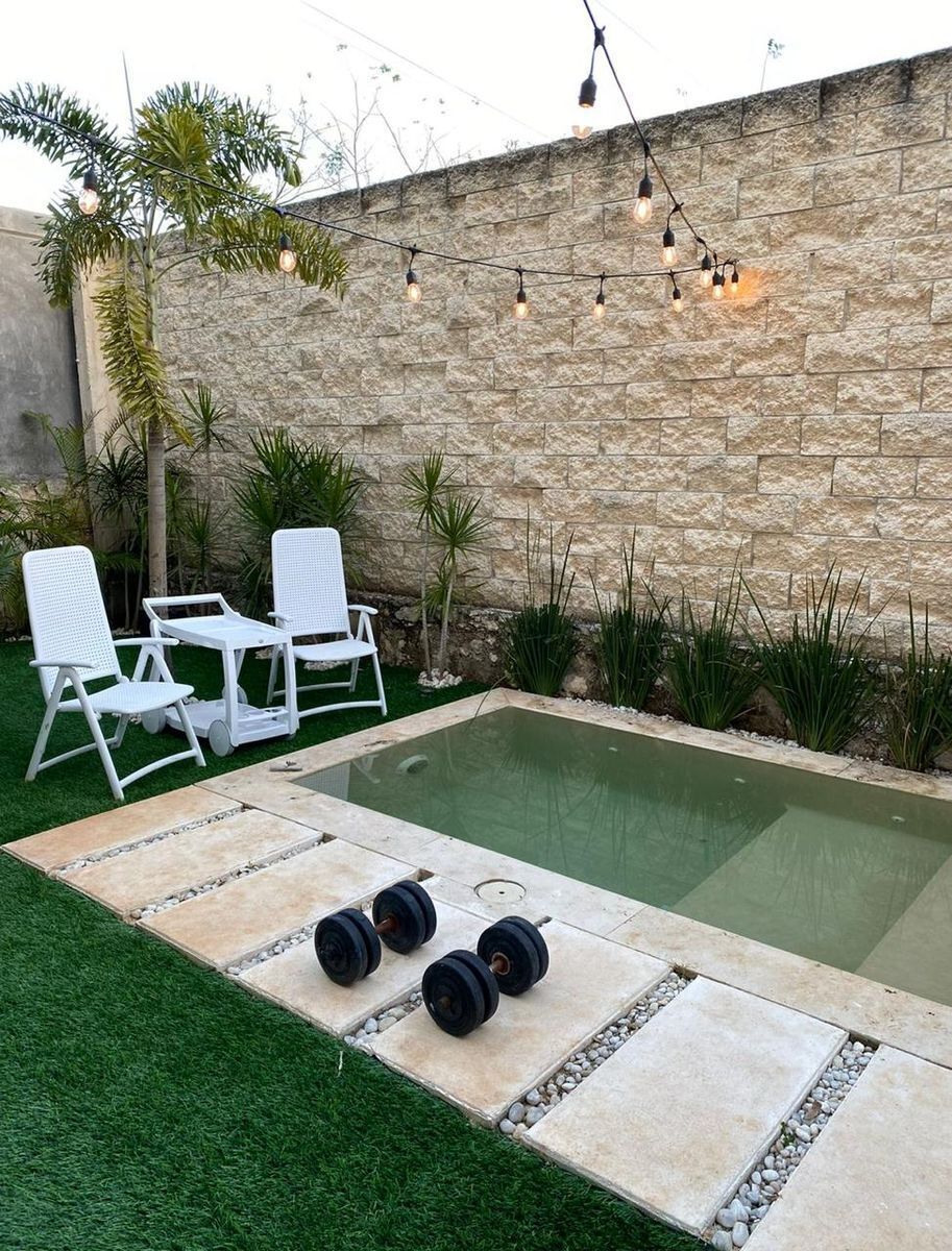 21 of 21: JRDIN Y ALBERCA