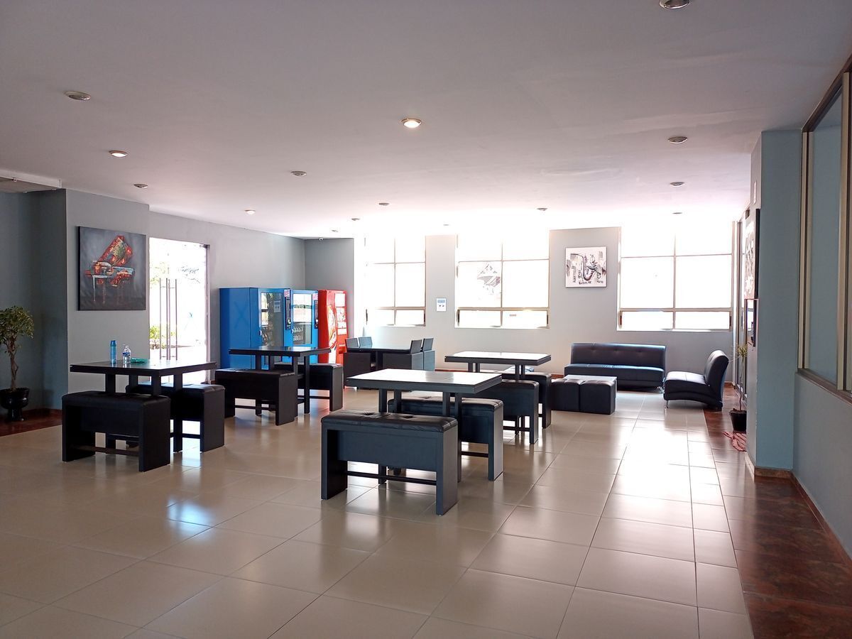 6 de 32: Sala de lectura
