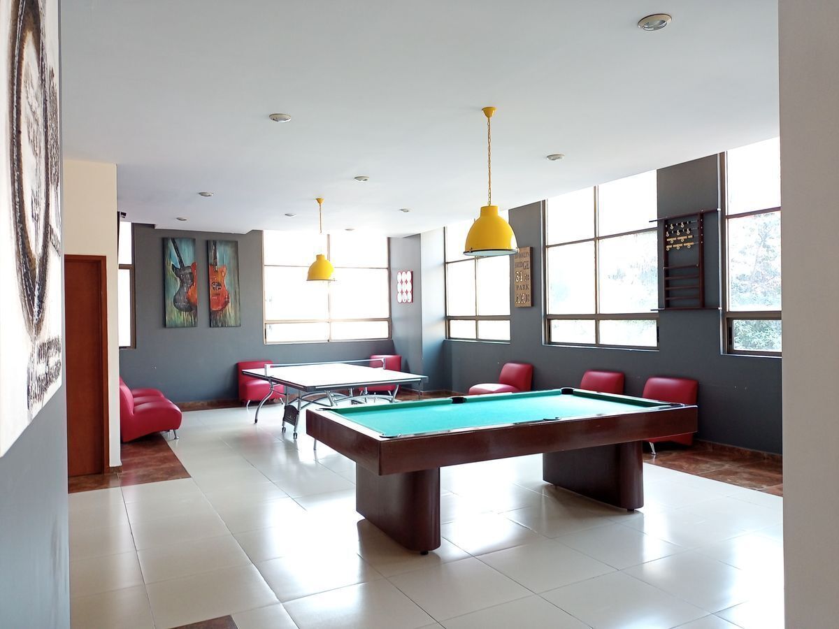 2 de 32: Salón de juegos