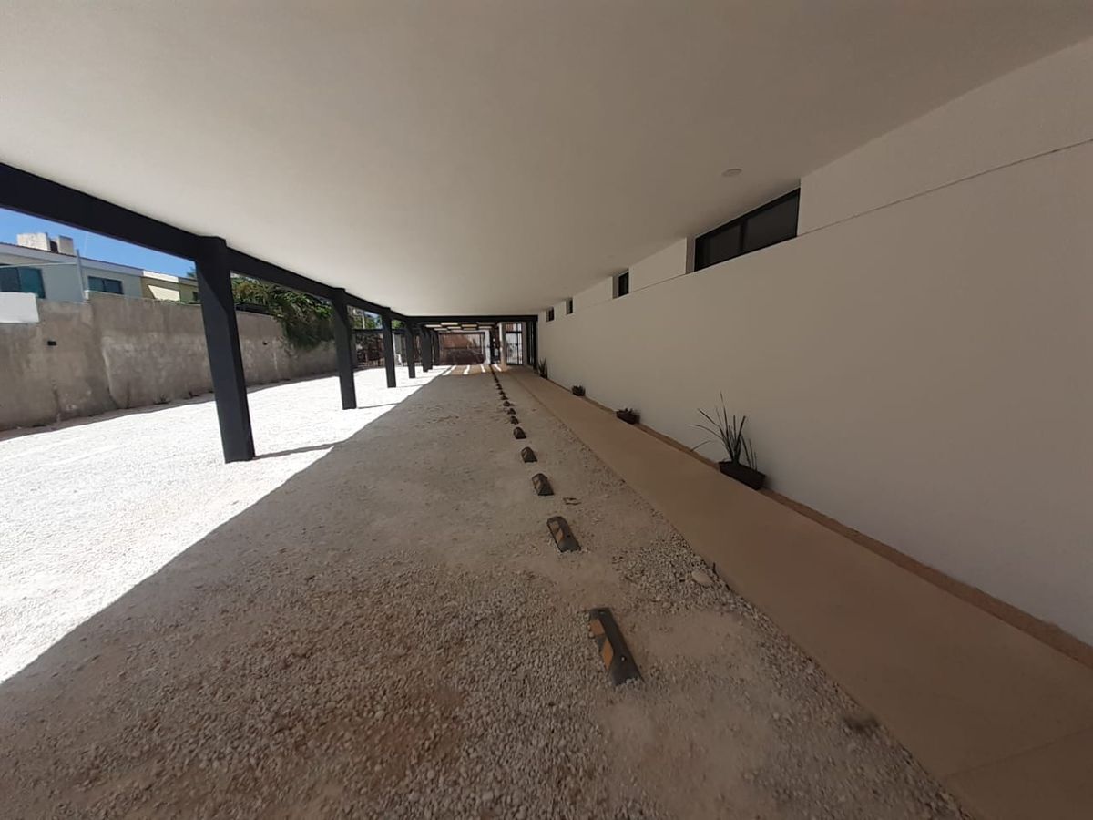 5 de 25: Estacionamiento techado