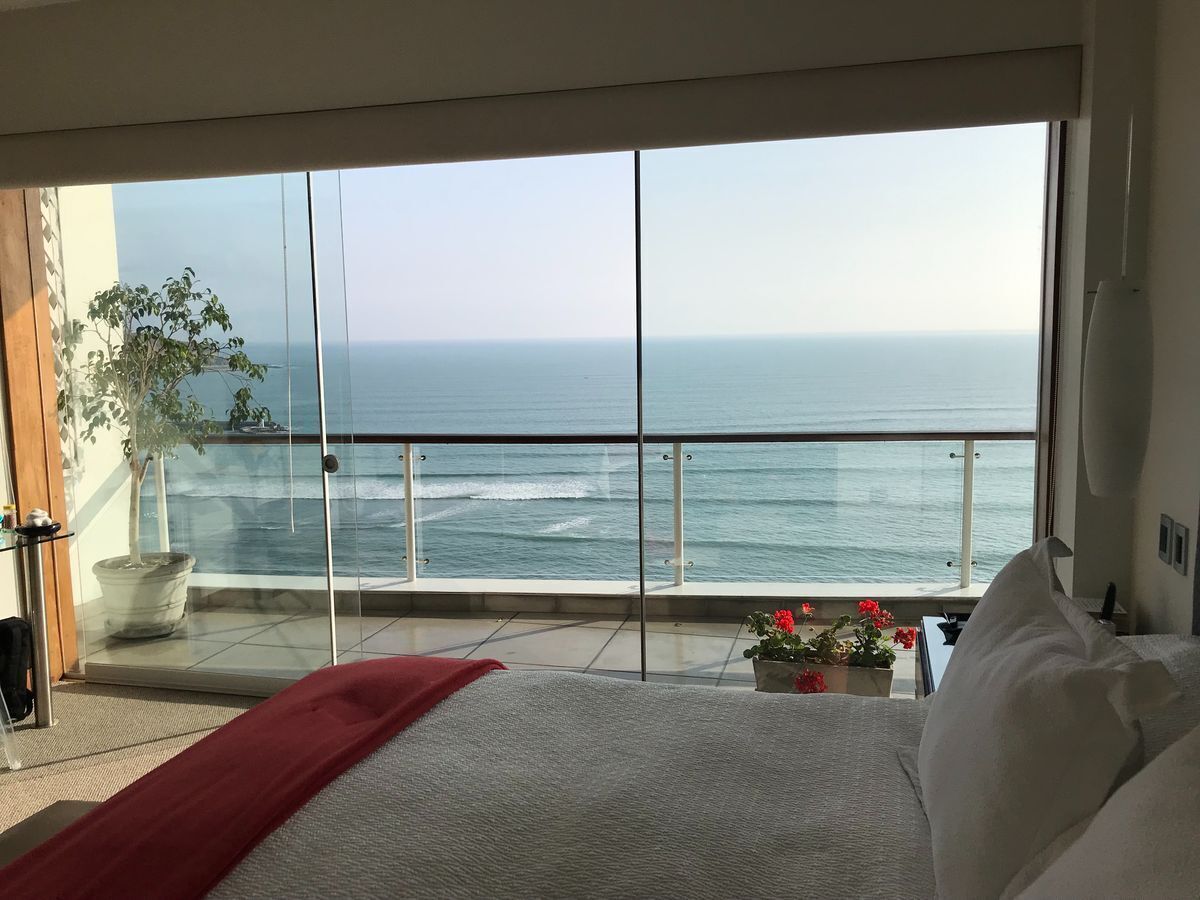 8 de 29: Dormitorio principal con vista al mar y terraza
