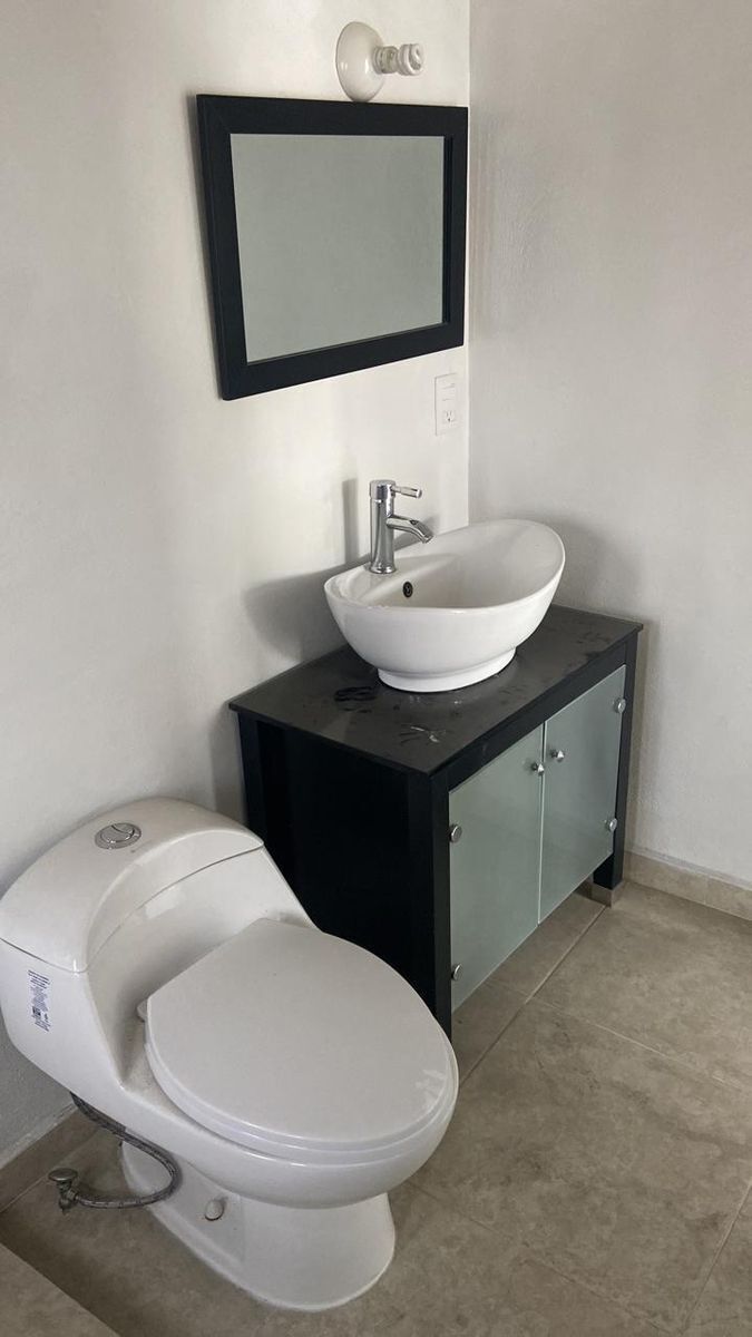 14 de 36: Baño de la recámara principal.