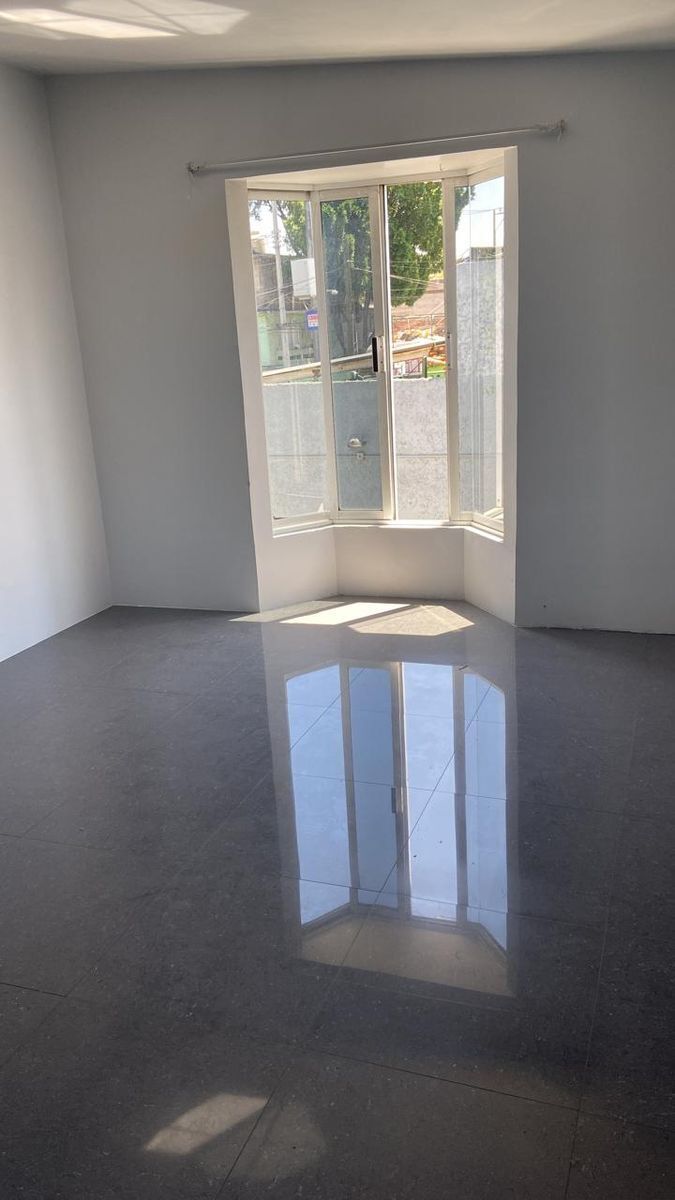 18 de 36: Ventanales de recámaras