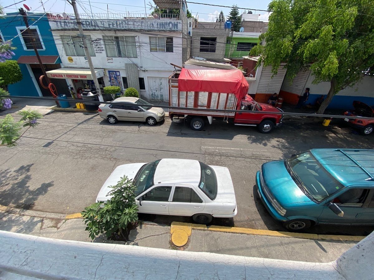 19 de 36: Vista a la calle desde la recámara
