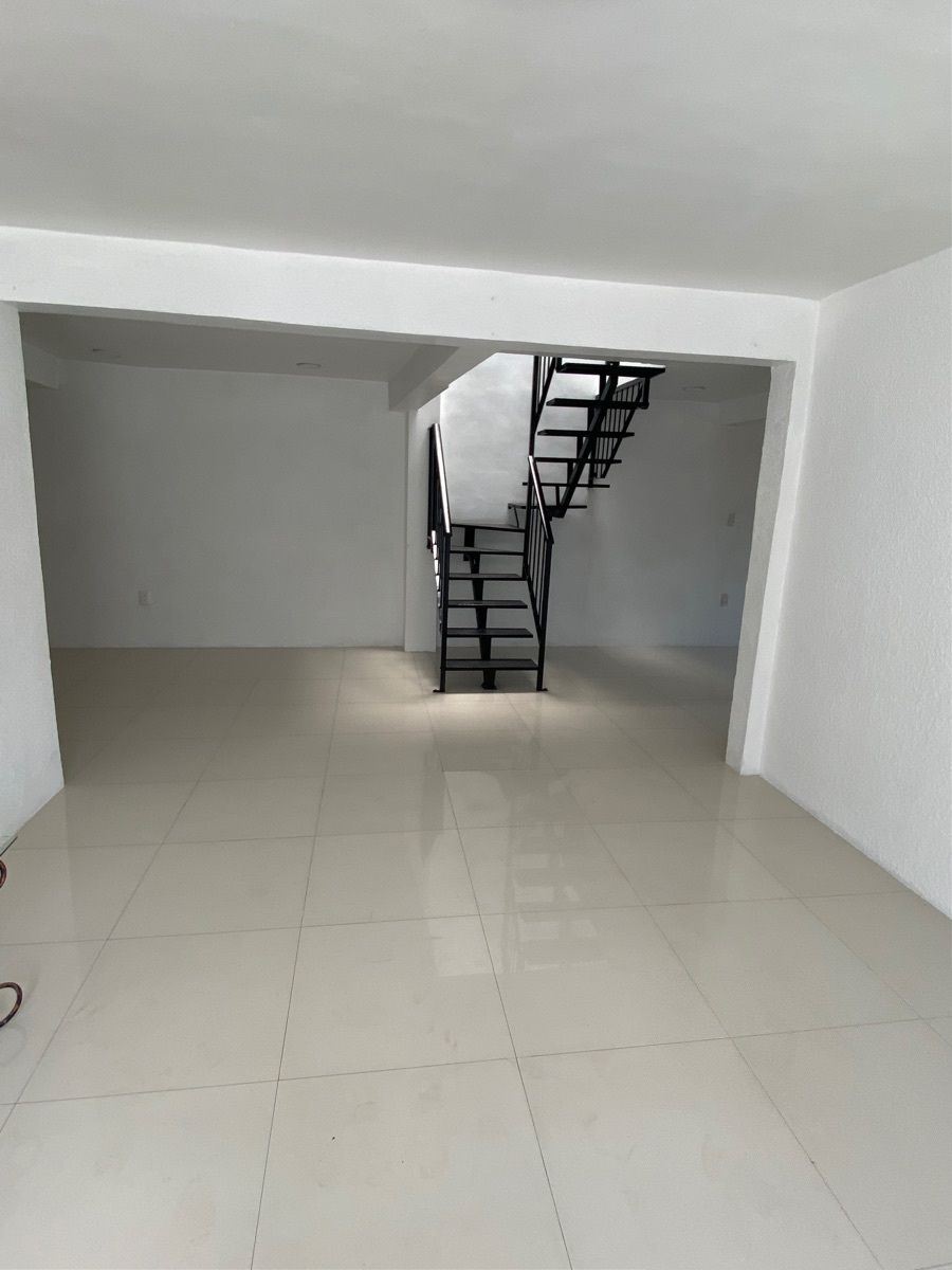 33 de 36: Escalera hacia las recámaras