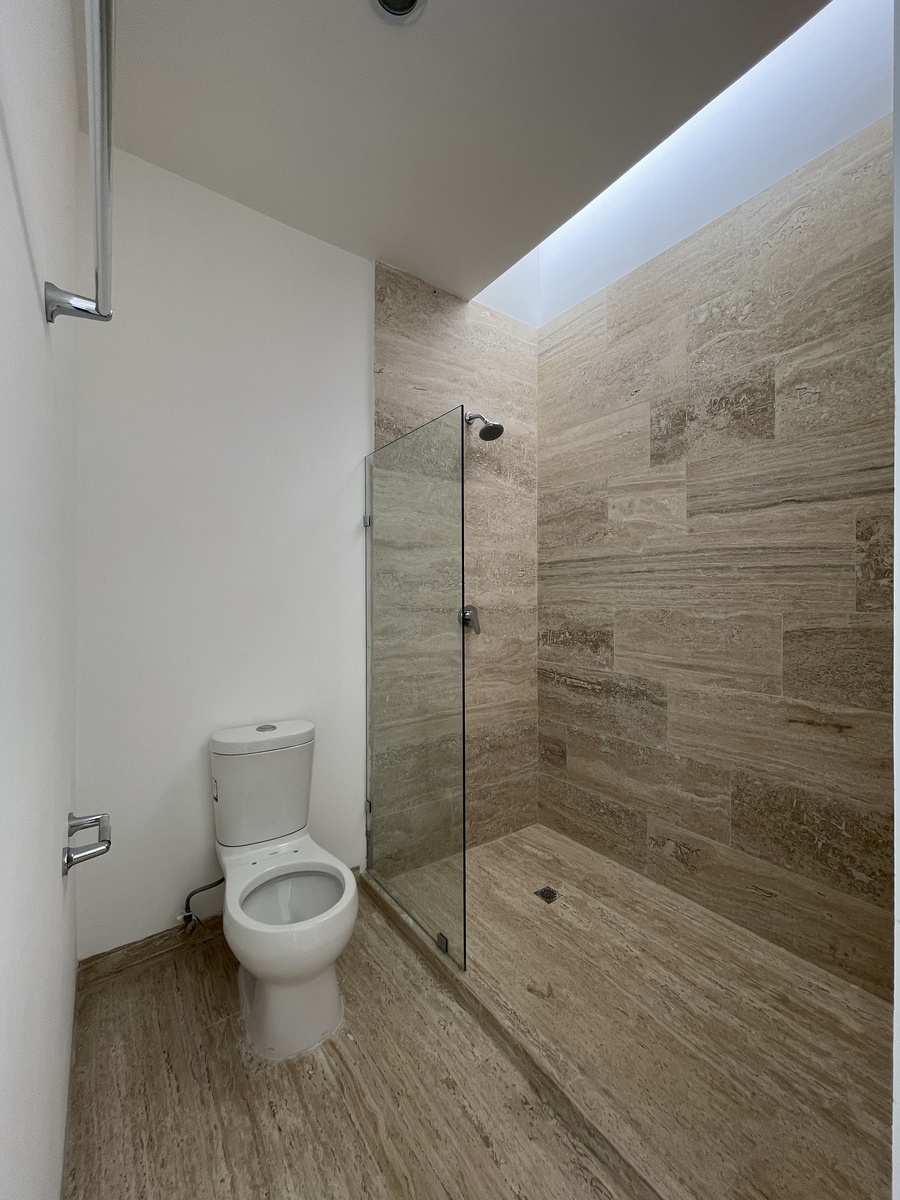 12 de 16: Baño, Recámara Principal