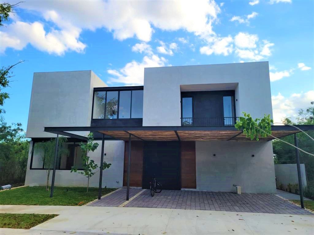 CASA EN VENTA MÉRIDA, EQUIPADA EN PRIVADA RESIDENCIAL CABO NORTE