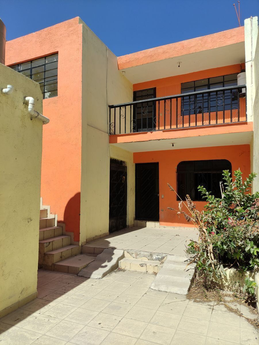 Casa con local en venta Zapopan