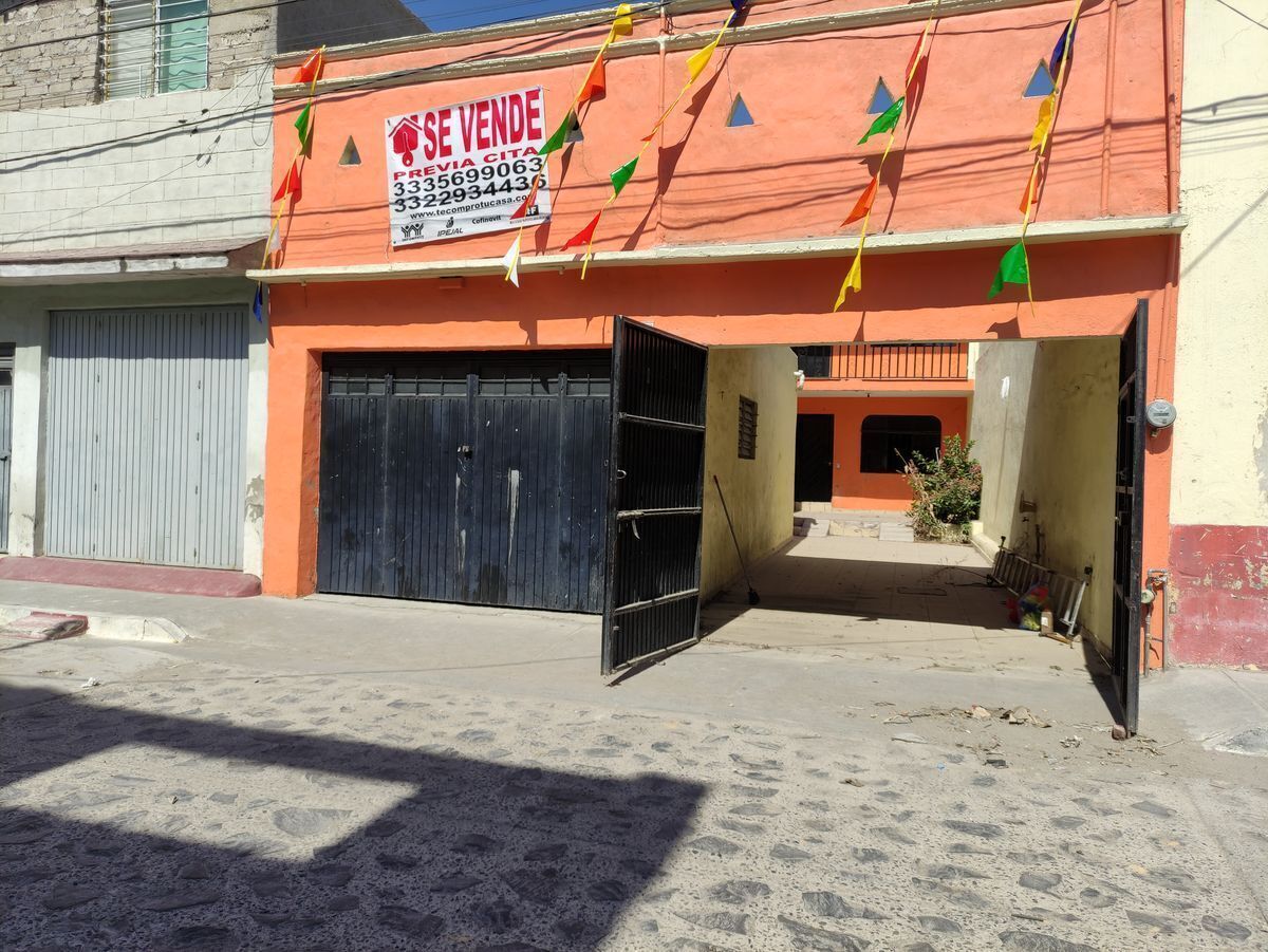 Casa con local en venta Zapopan