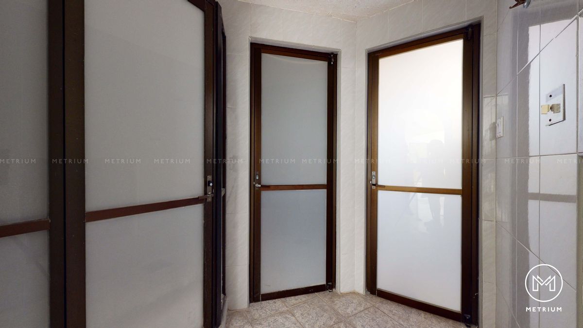 6 de 14: Baños área de alberca