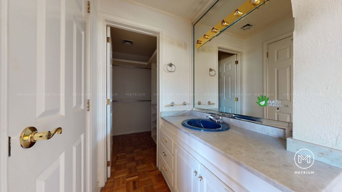 12 de 14: Baño compartido de recamara secundaria 1 y 2 