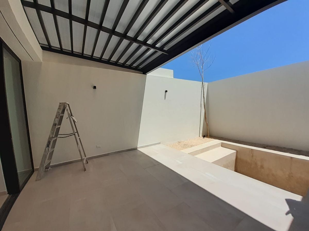 9 of 22: Terraza  techada