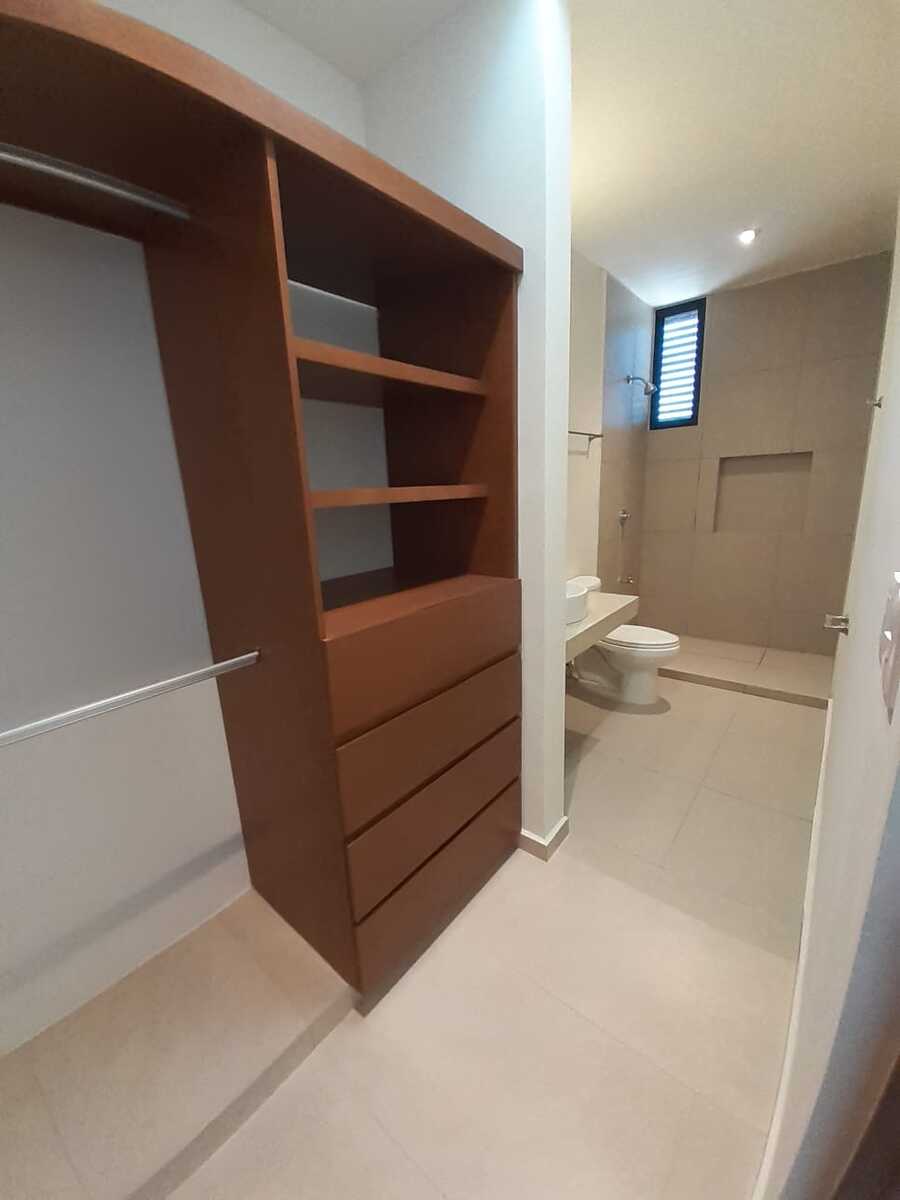 22 of 22: baño -closet vestidor