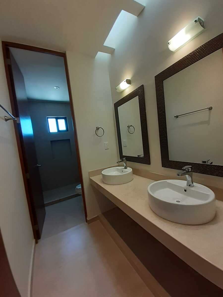 19 of 22: baño principal