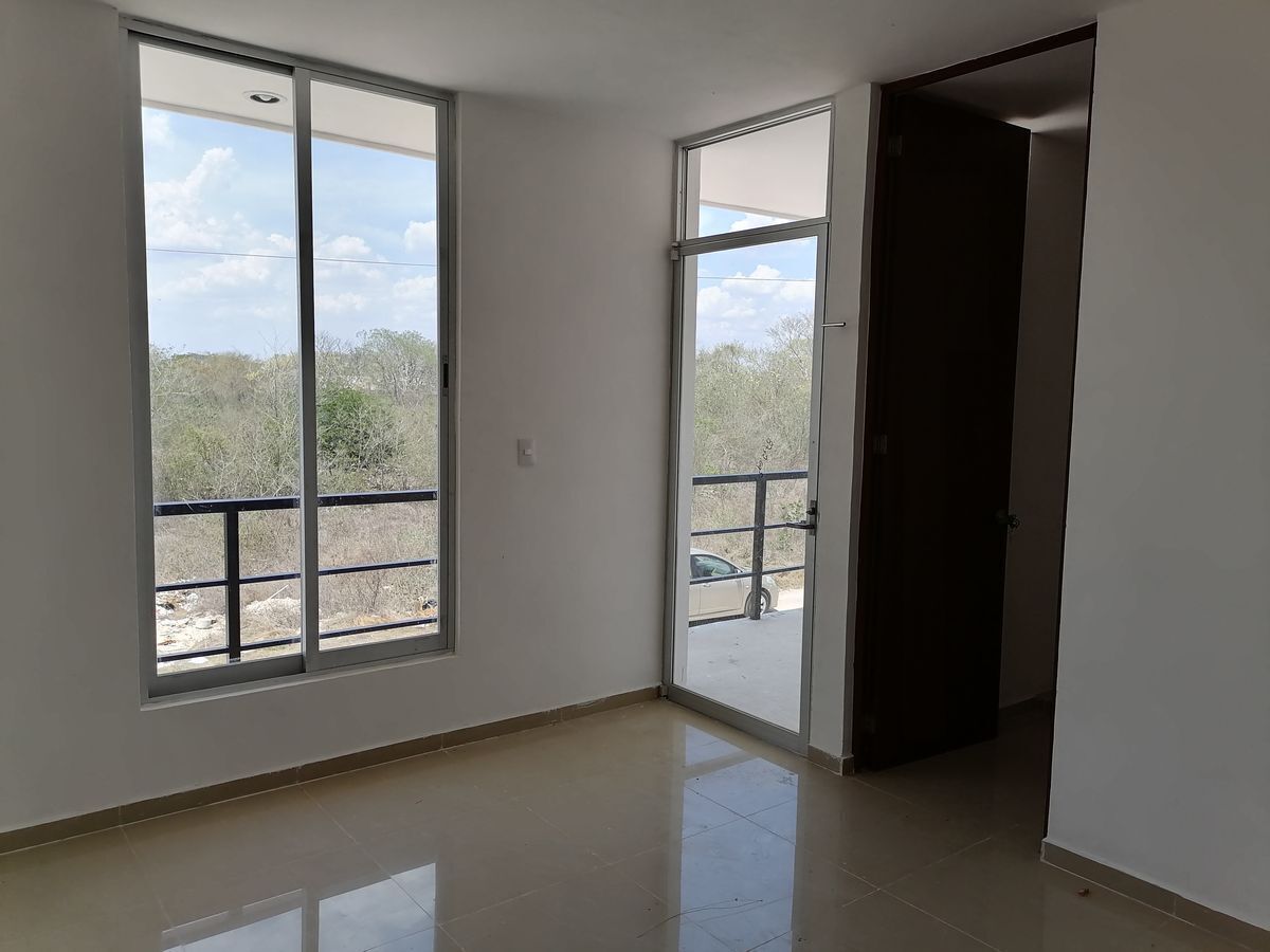 Recámara principal vista al balcón, foto 12 de 25