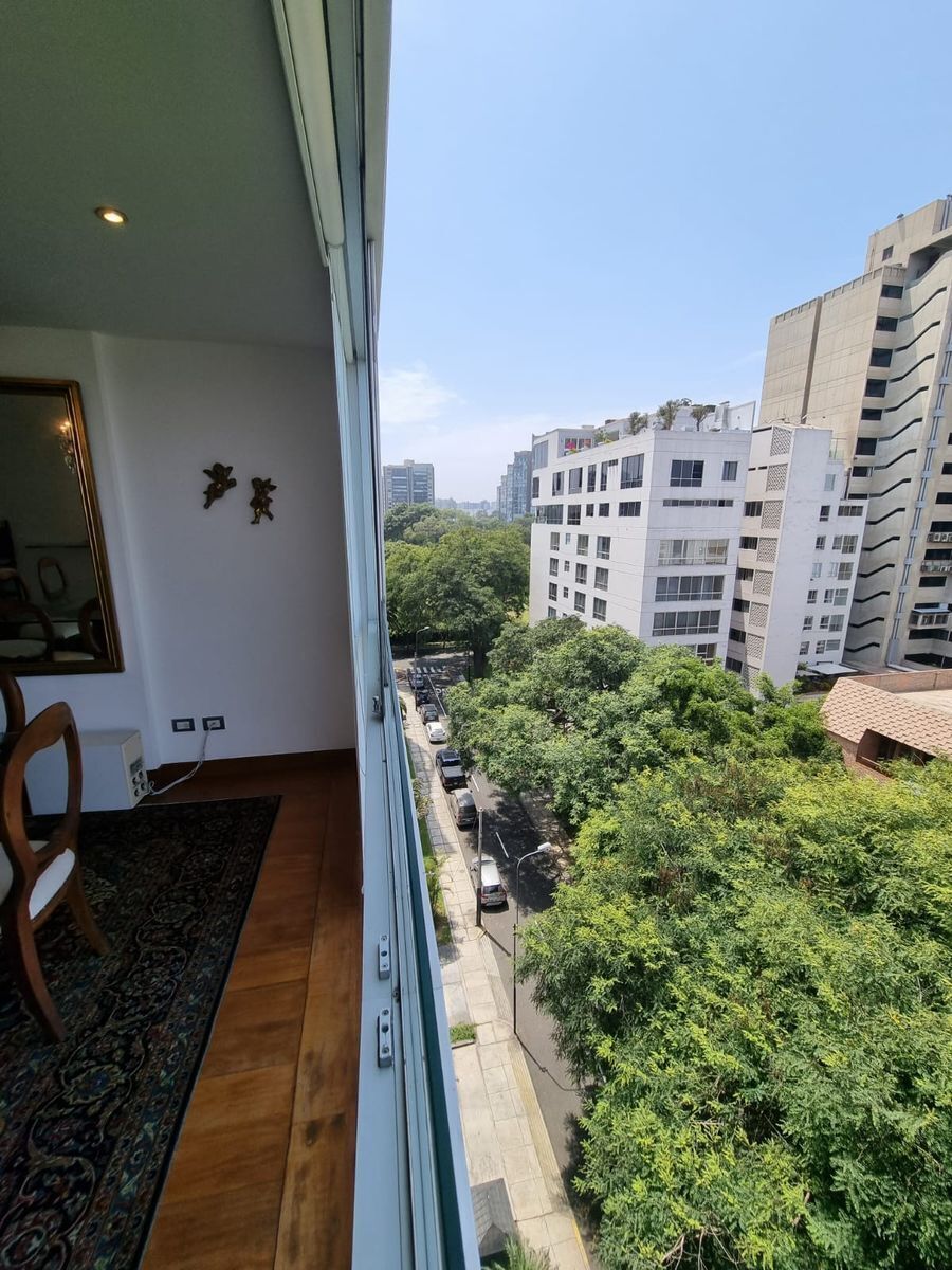 9 de 27: Vista a la calle desde el área social