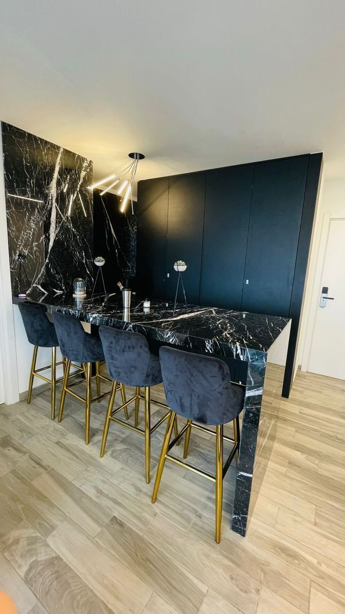 3 of 34: cocina cerrada