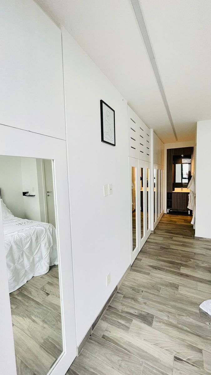 13 of 34: Recámara Principal con baño en suite y vestidor