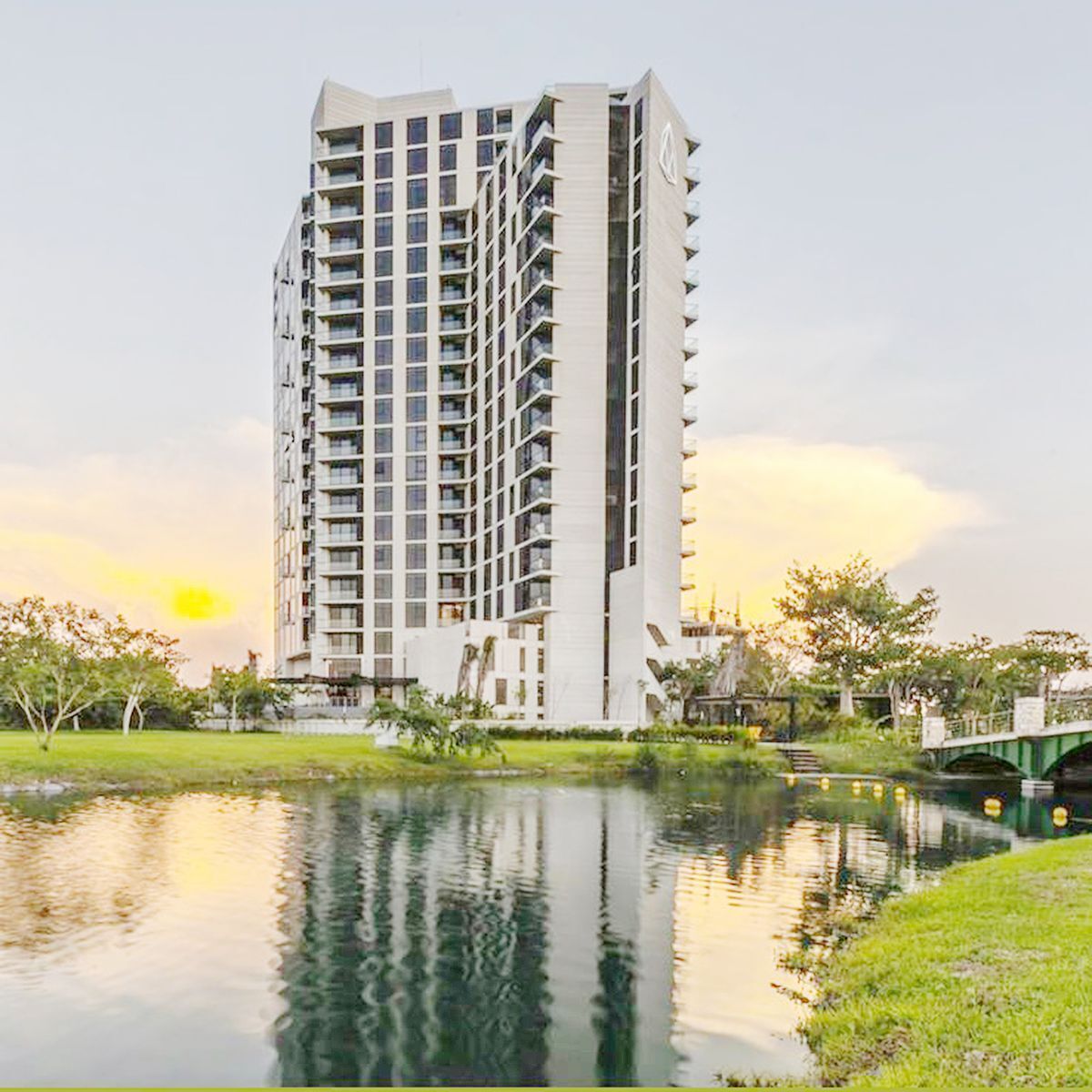 1 of 34: Edificio Adamant