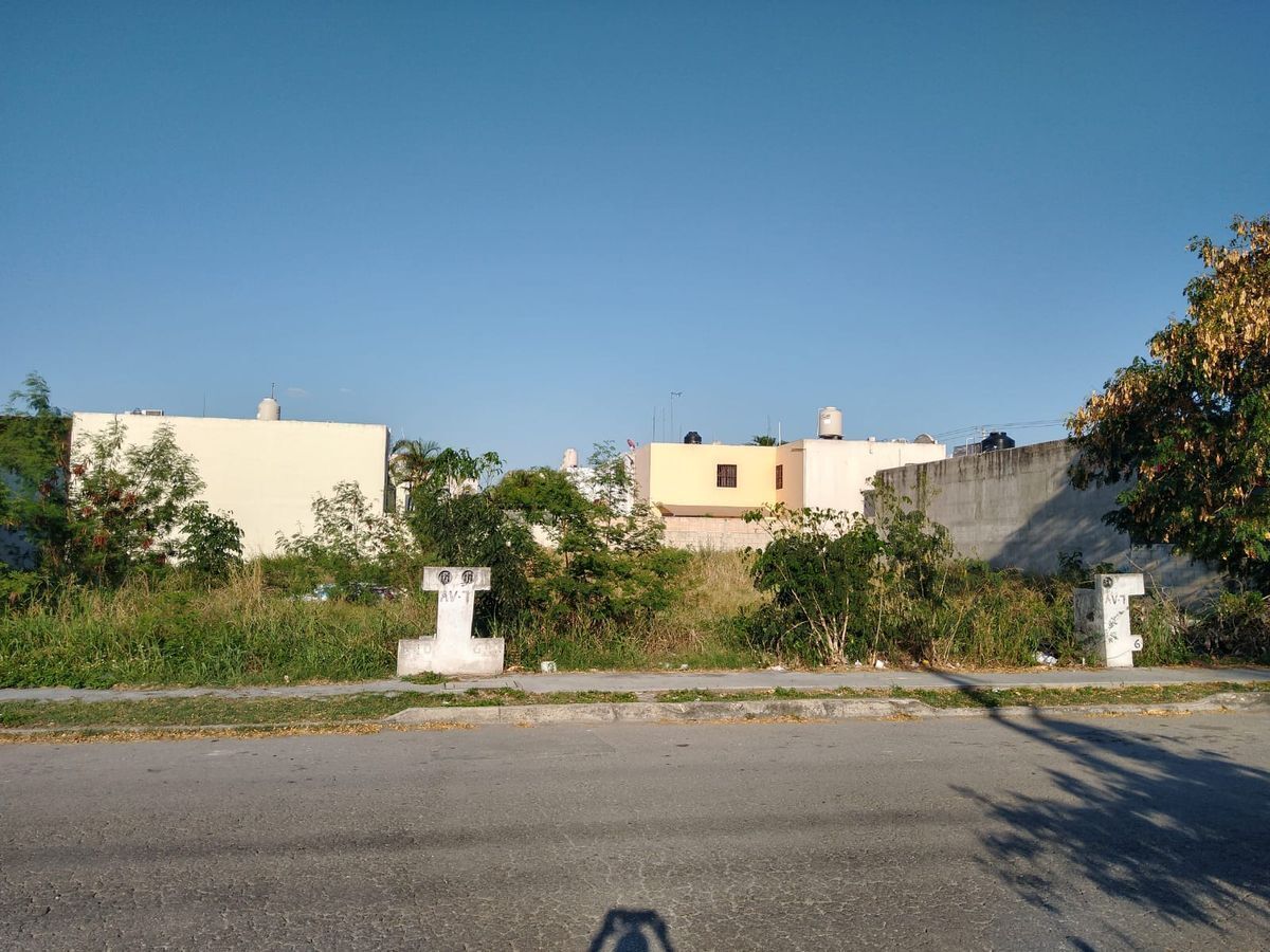 Terreno de 800 m2 en RENTA, en Pensiones, Mérida, Yucatán