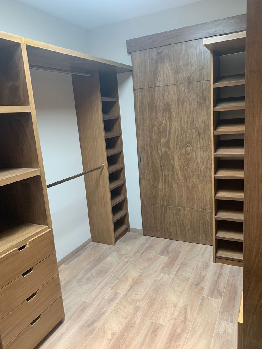 8 de 20: Vestidor recámara principal