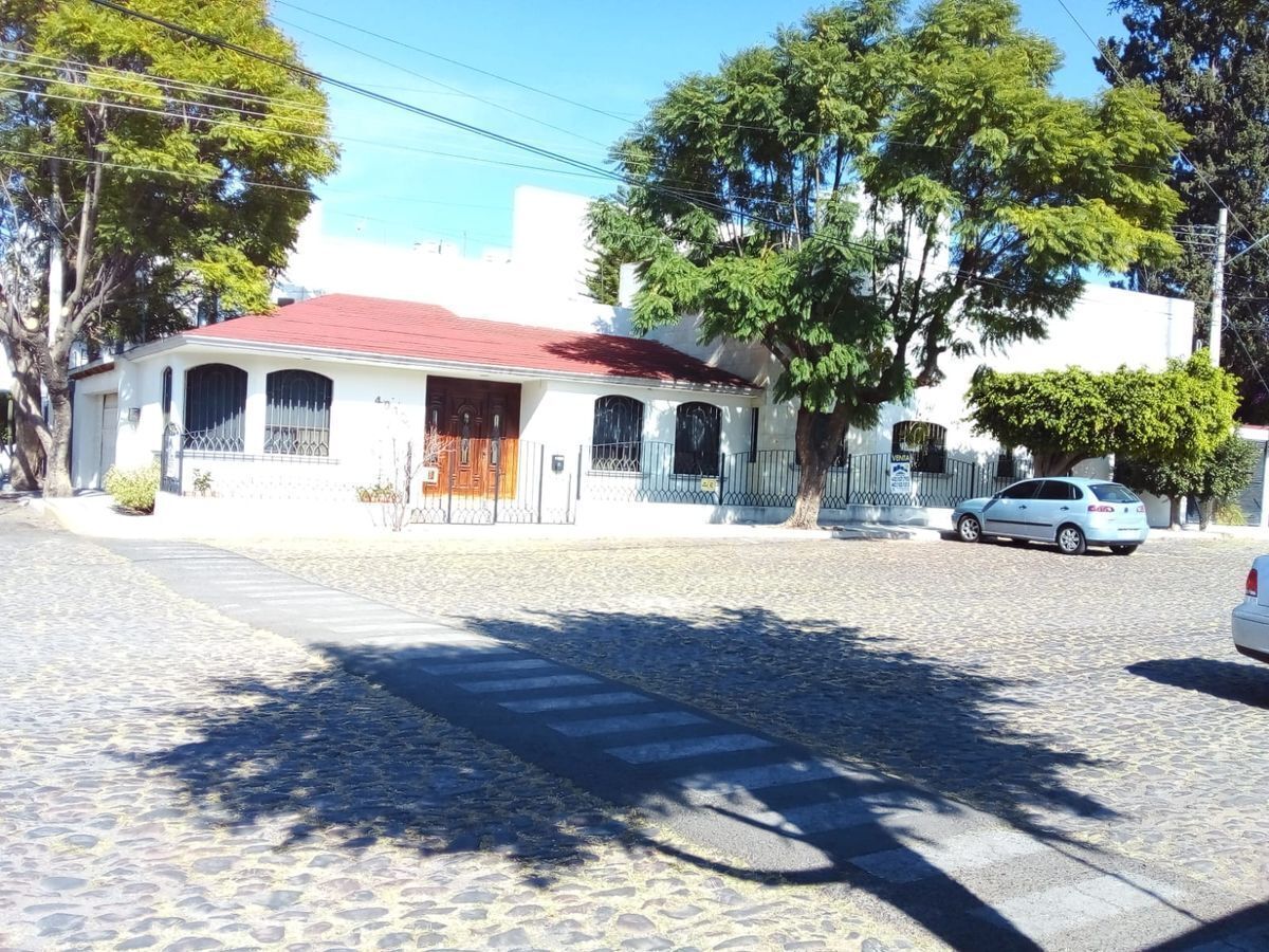 3 de 15: Casa en Venta Colonia Carretas Querétaro, excelente precio. 