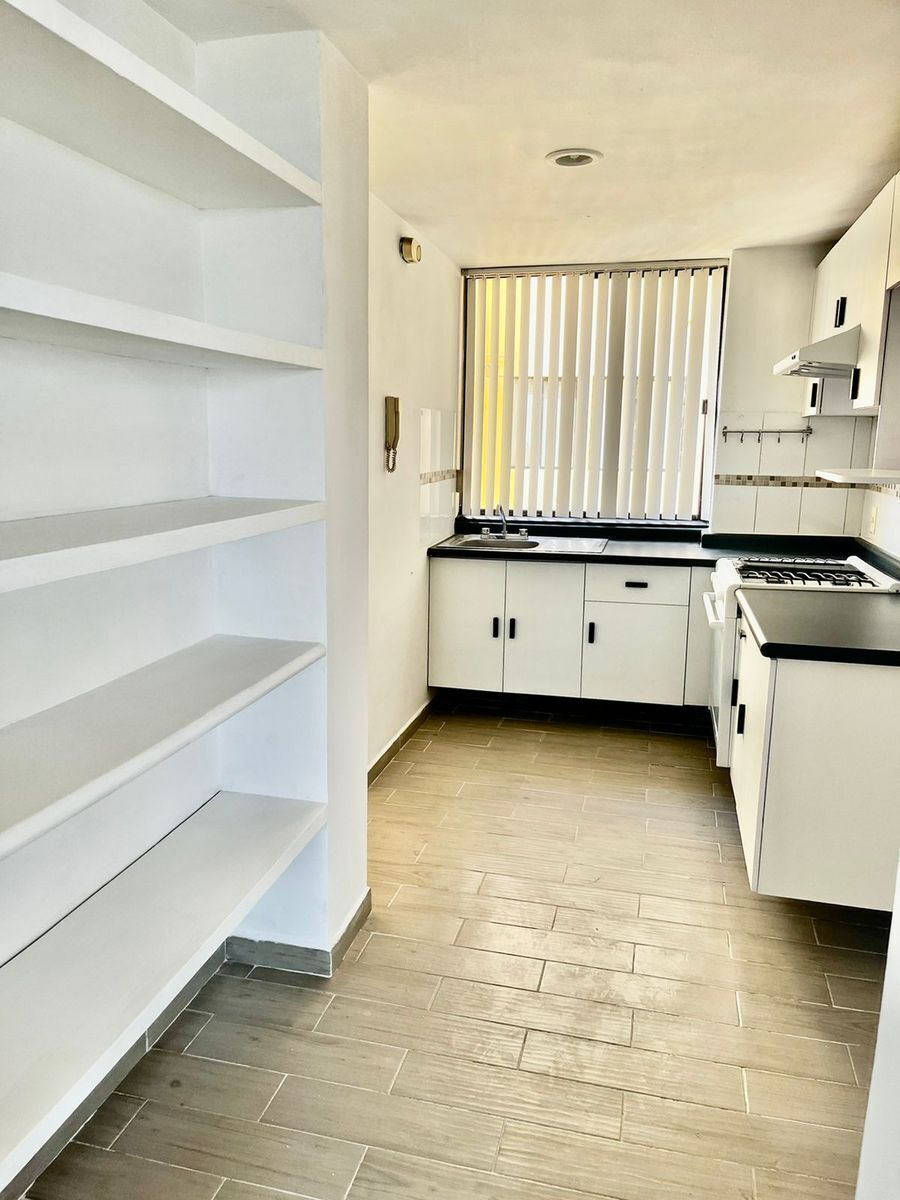 4 of 11: Cocina y alacena