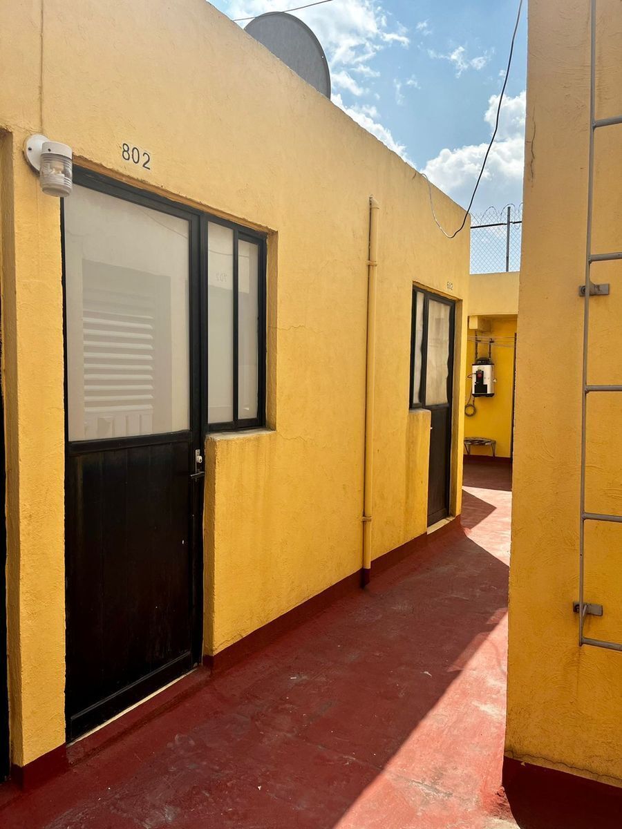 10 of 11: Cuarto de servicio