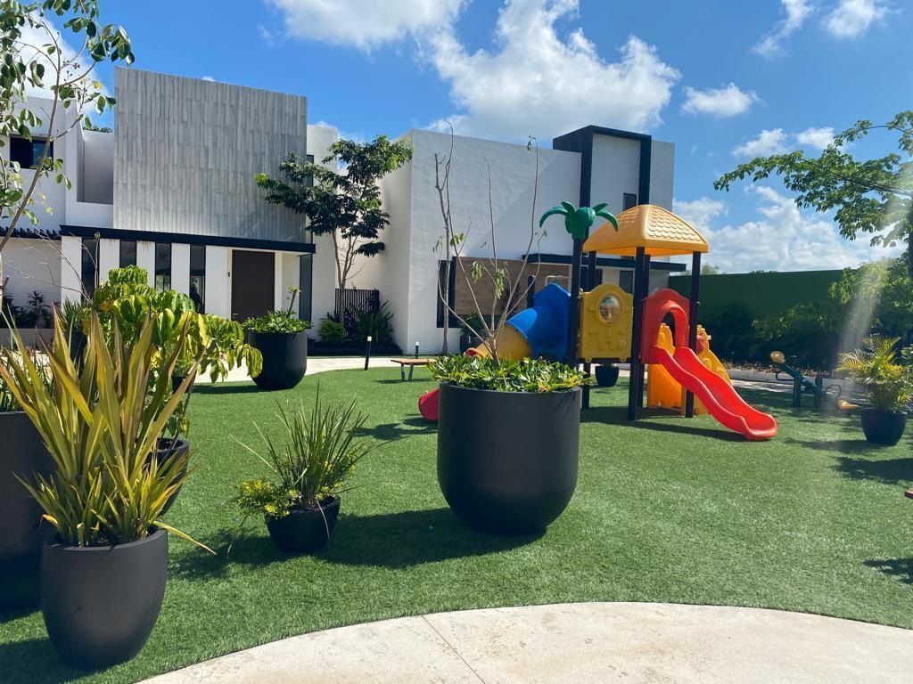 4 de 35: AREA DE JUEGOS INFANTILES