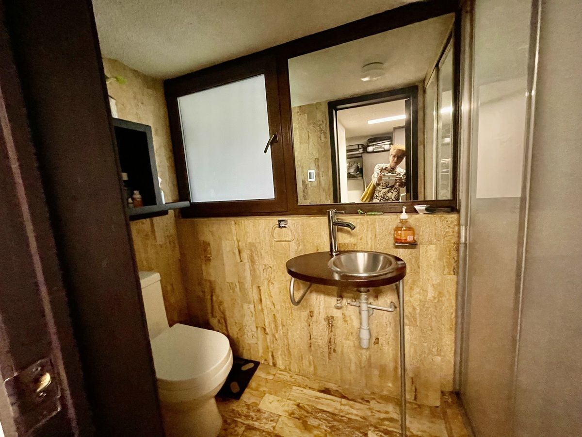 24 de 28: Baño del departamento