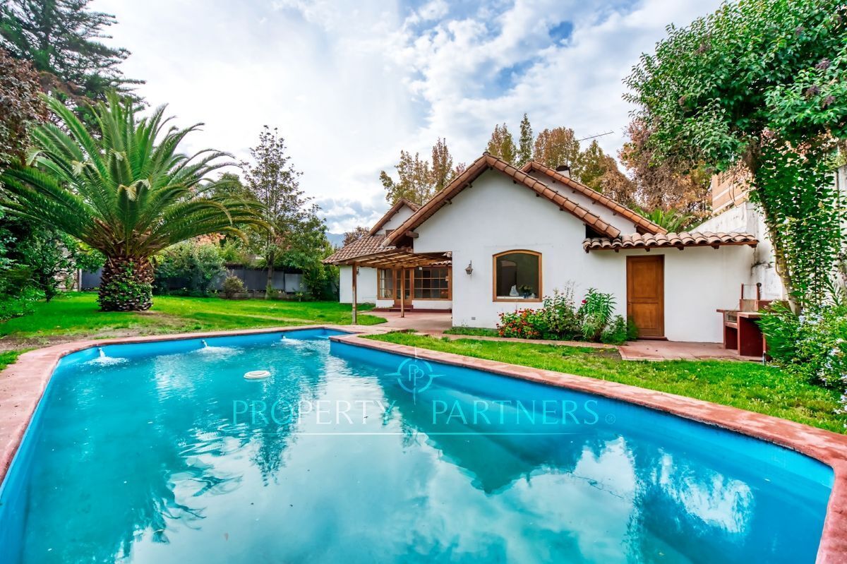 Casa Chilena en Condominio , Dehesa Central en La Dehesa Central, Lo