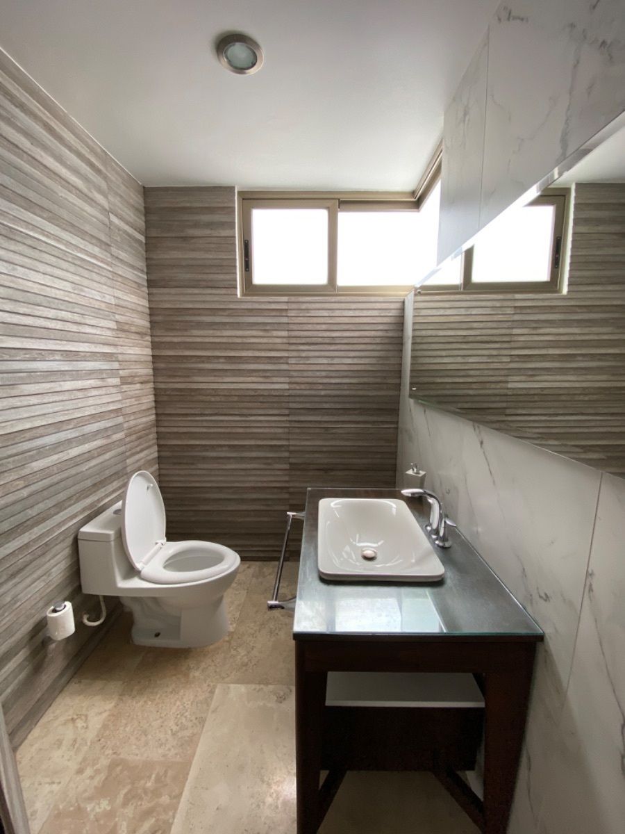 8 de 27: Medio baño