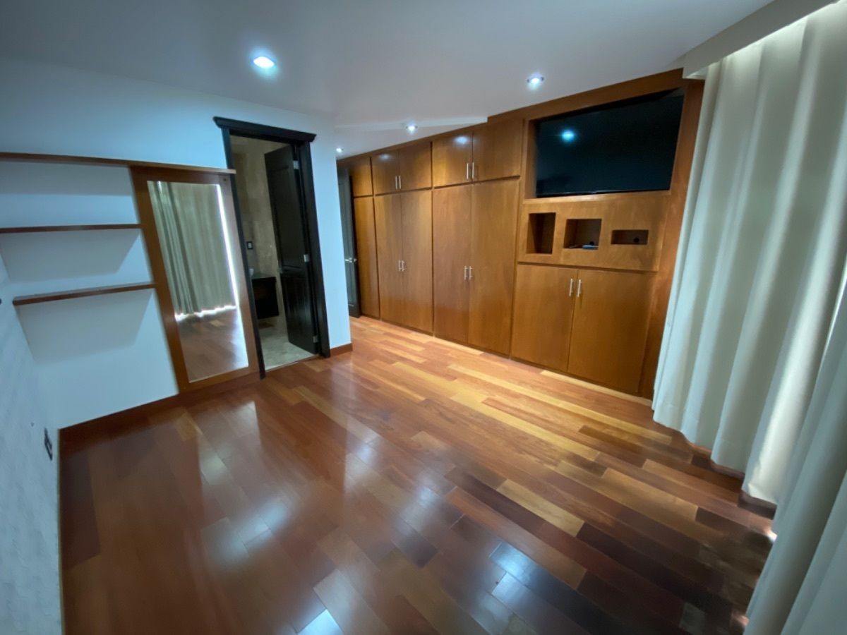 15 de 27: Recámara secundaria con baño