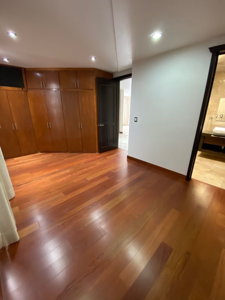 18 de 27: Segunda recámara secundaria con baño