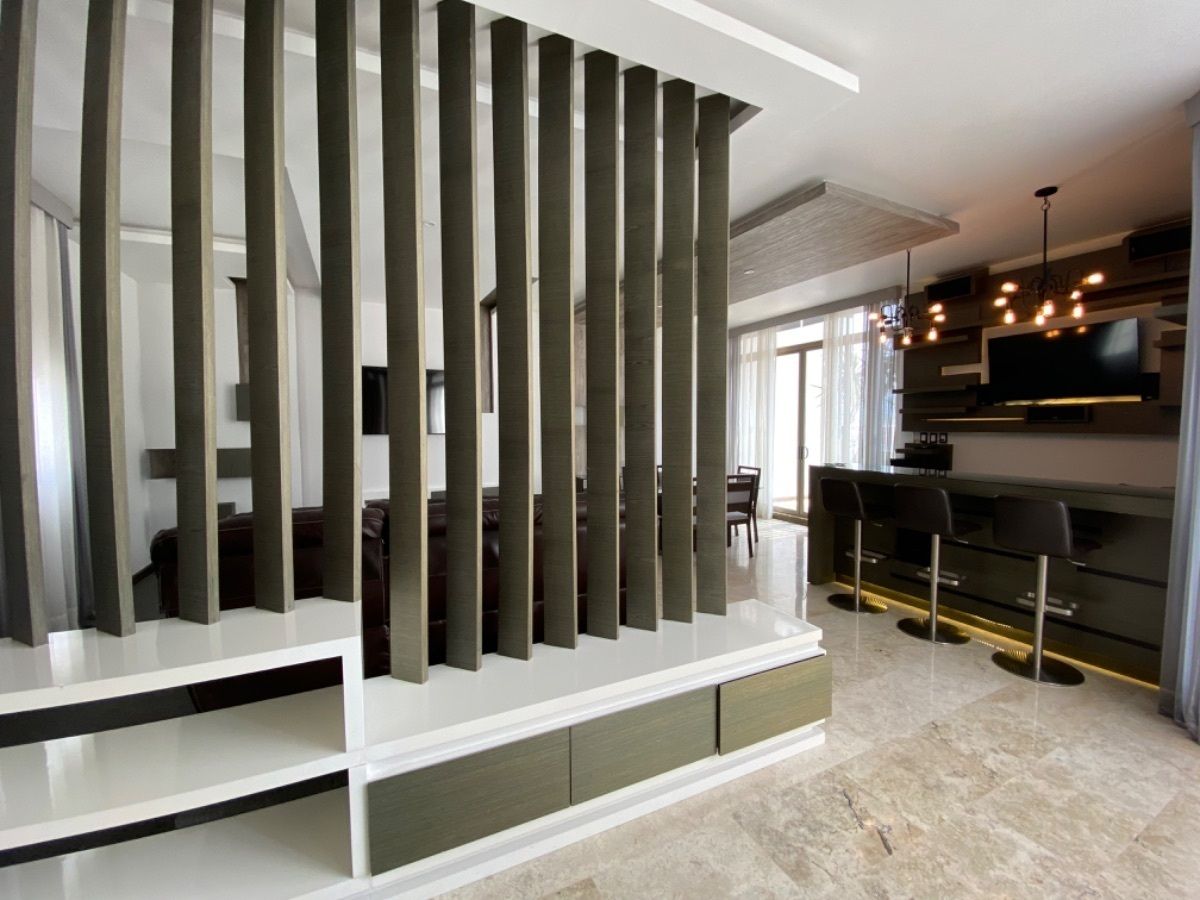 23 de 27: Cine y bar con terraza