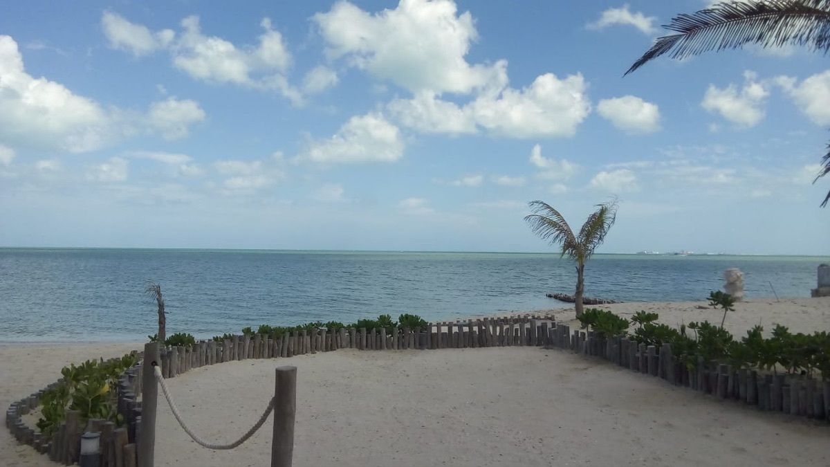 19 of 26: Frente de Playa