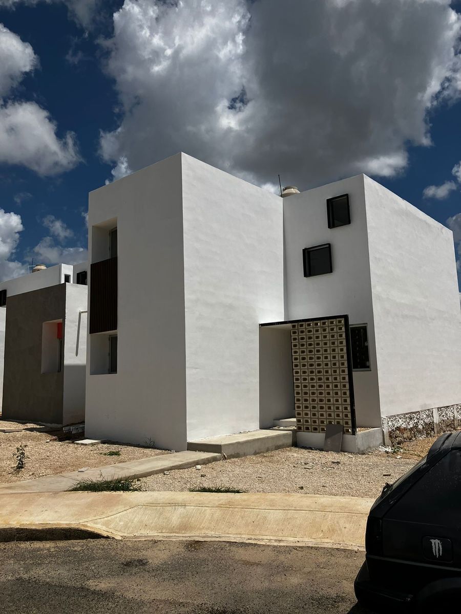 2 of 25: Fachada