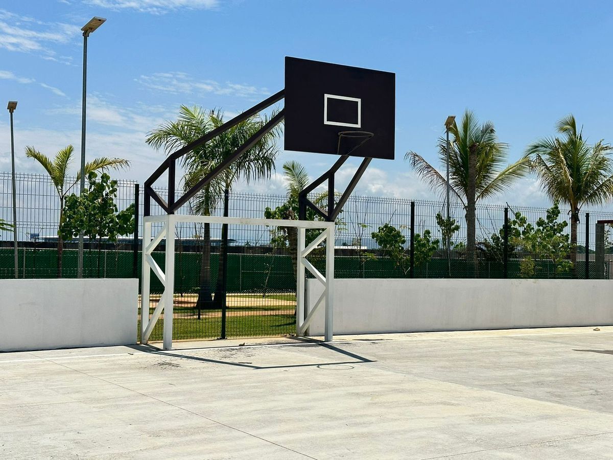 34 de 40: Cancha de basketball