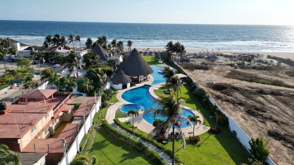 29 of 51: Beach Club privado