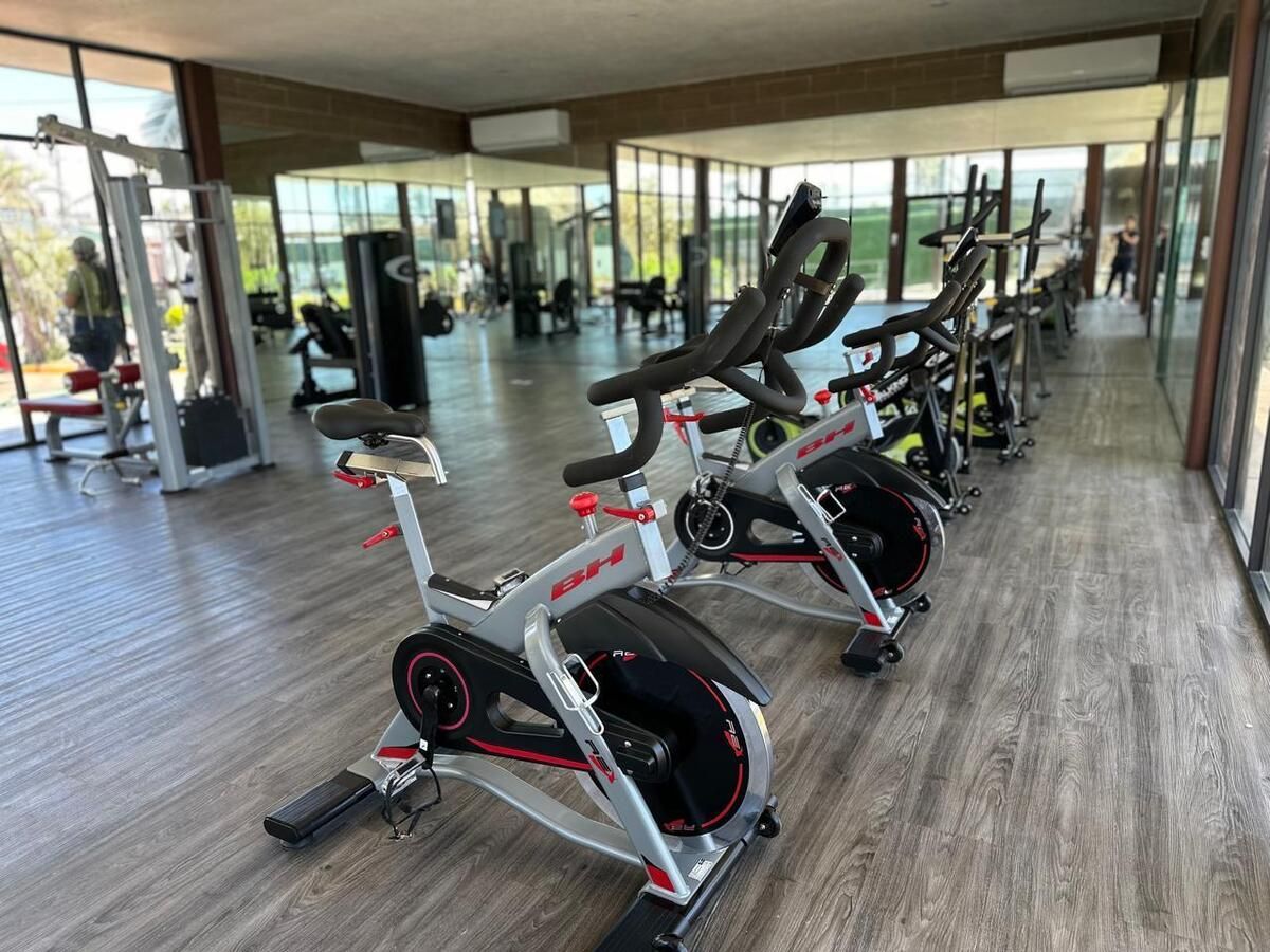 31 of 51: Gimnasio equipado