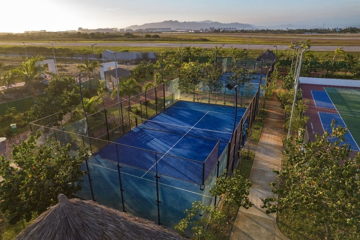 43 of 51: Canchas de padel