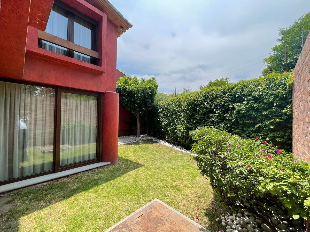 9 de 24: Jardin Interior