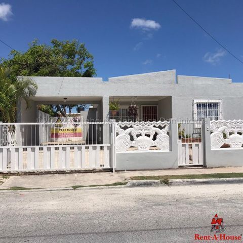 Casa en Venta en Pueblo Bávaro, Punta Cana, 3 Habitaciones + Anexo