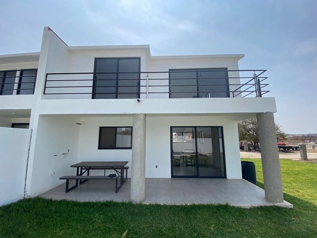 CASA CON ALBERCA EN PREVENTA EN YECAPIXTLA MORELOS