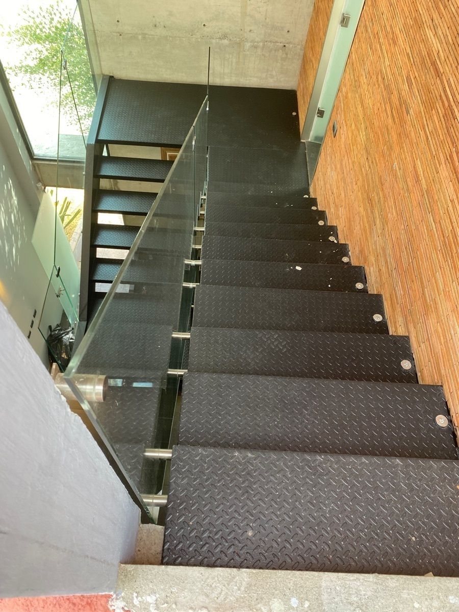 escaleras y muro de ladrillo decorativo, foto 29 de 31