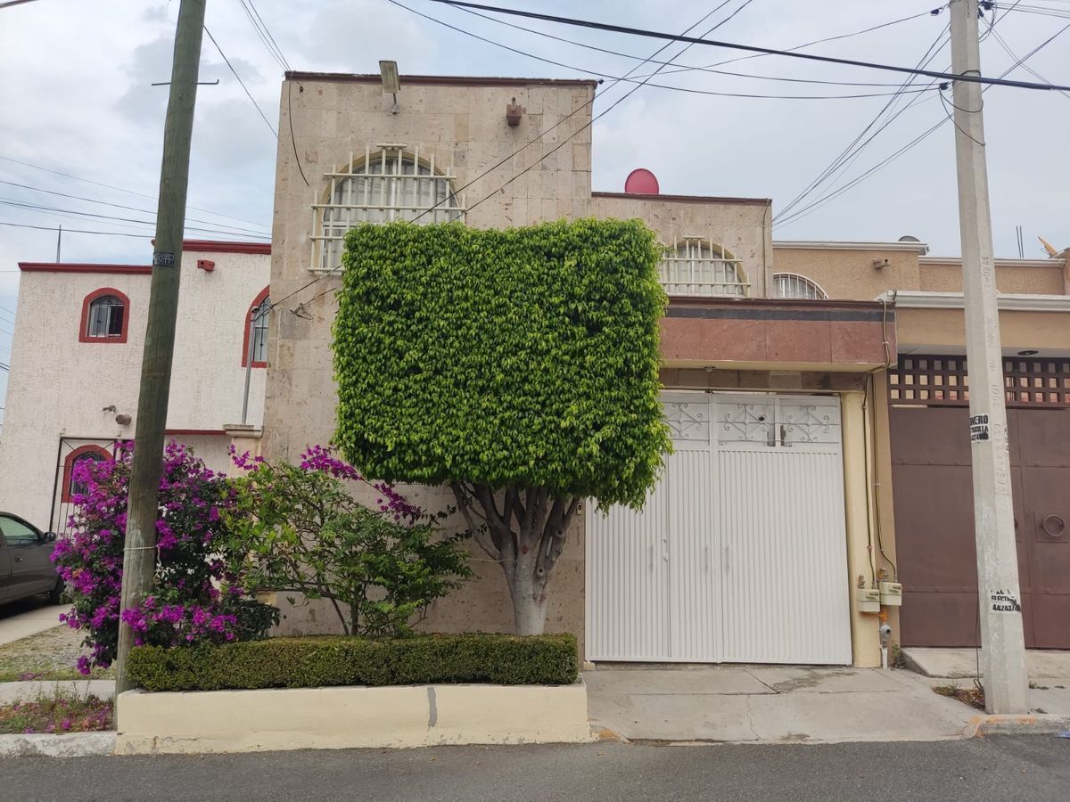 CASA EN VENTA EN MISION SAN CARLOS IV CORREGIDORA