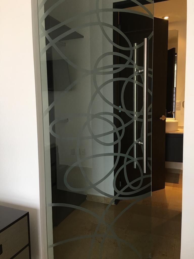 9 de 14: Vestidor y baño 