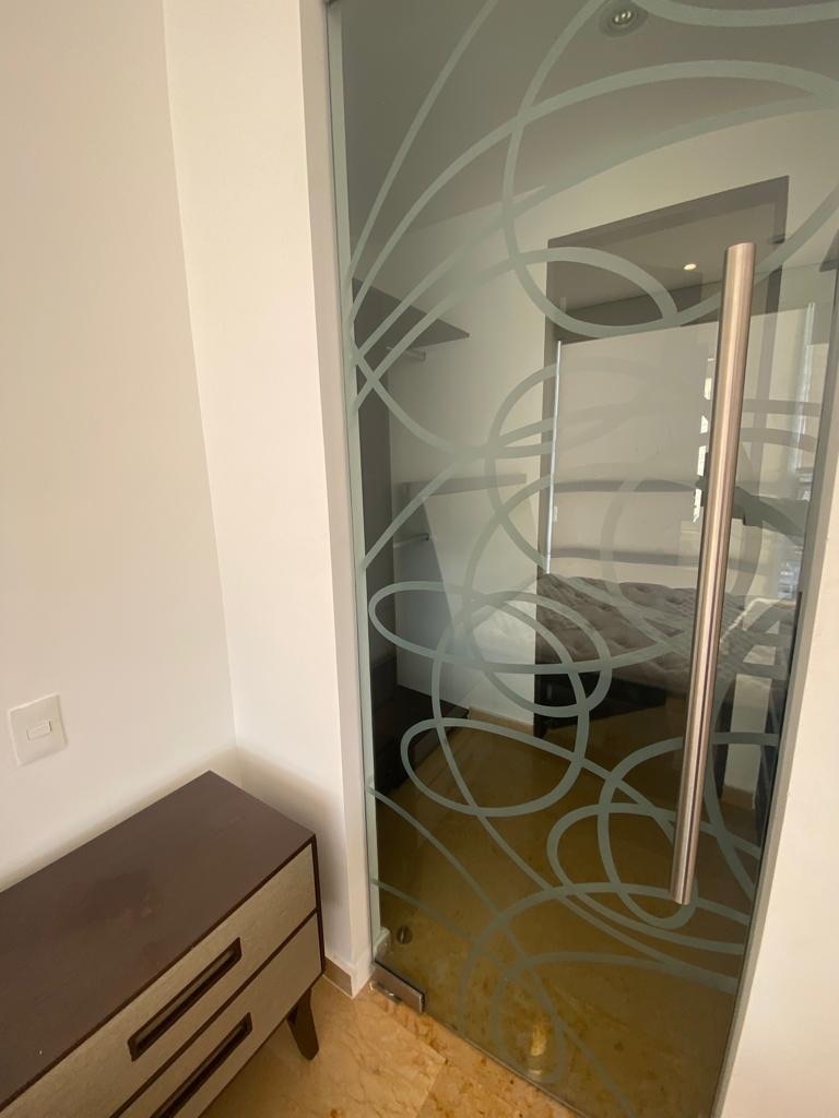 10 de 14: Vestidor y baño