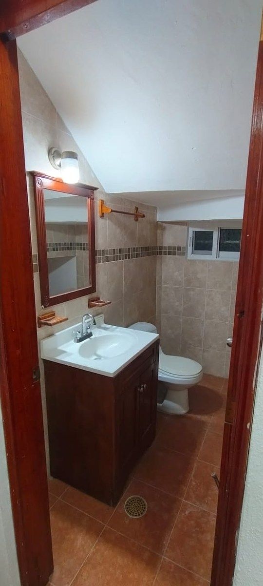 17 de 29: Medio baño planta baja