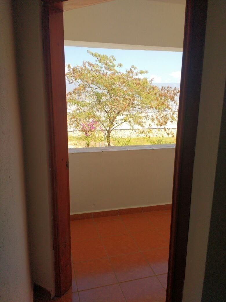 3 de 29: Vista a la ciudad y al entorno arbolado